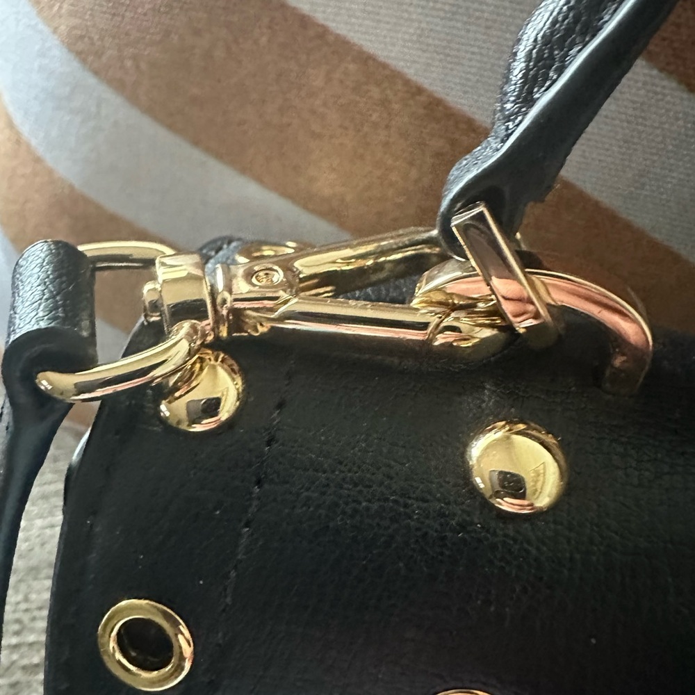 MK Michael Kors Satchel with Shoulder or crossbody strap. - Picture 7 of 12